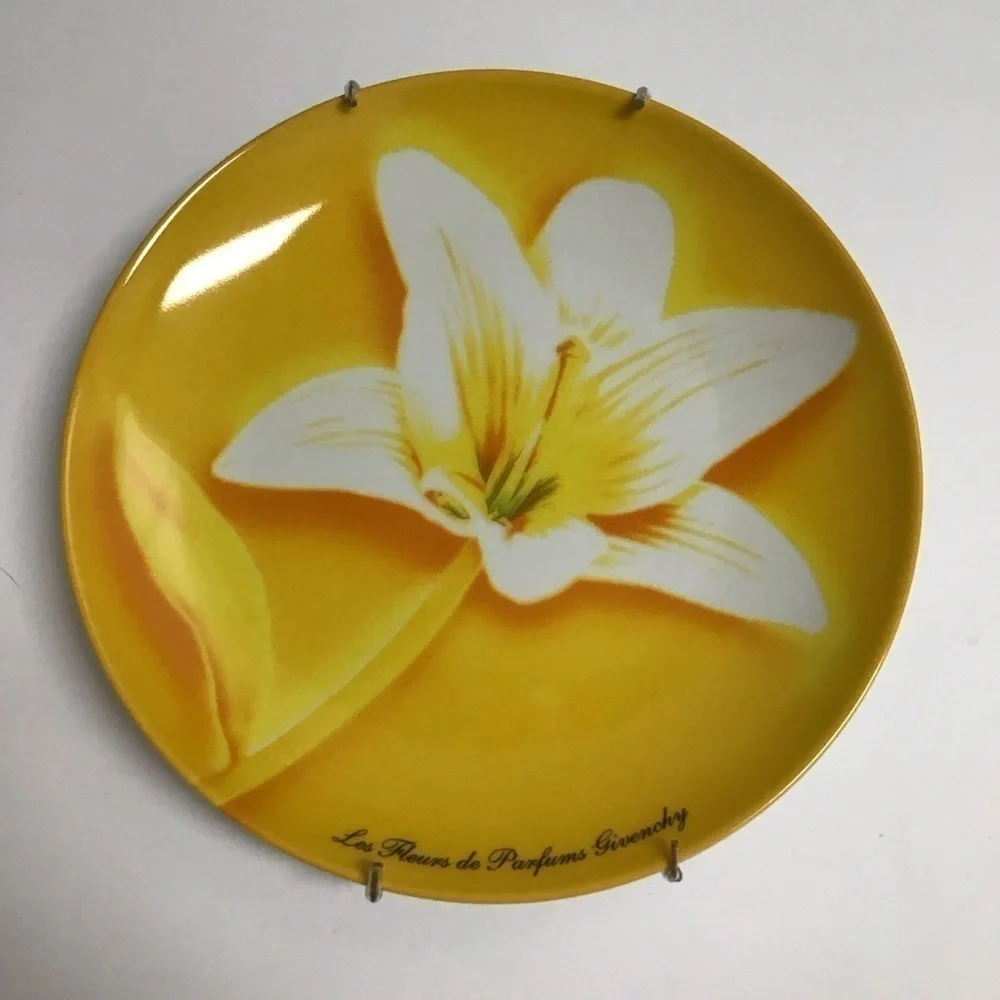 Givenchy Paris Porcelain Dessert Plates SET OF 2 Lily Bird of Paradise 8.25 2003